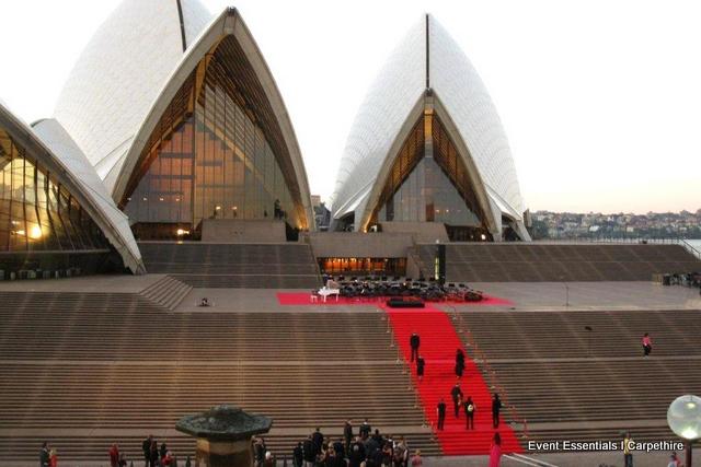 Red Carpet: Glorious Entrance Steps